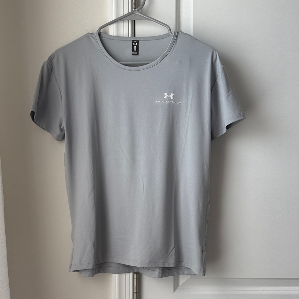 NWT Under Armour Light Gray Active Tee